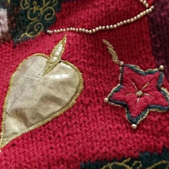 Beautiful Vintage Not Ugly Hand-Knit Santa Christmas Holiday Sweater - Picture 10 of 13